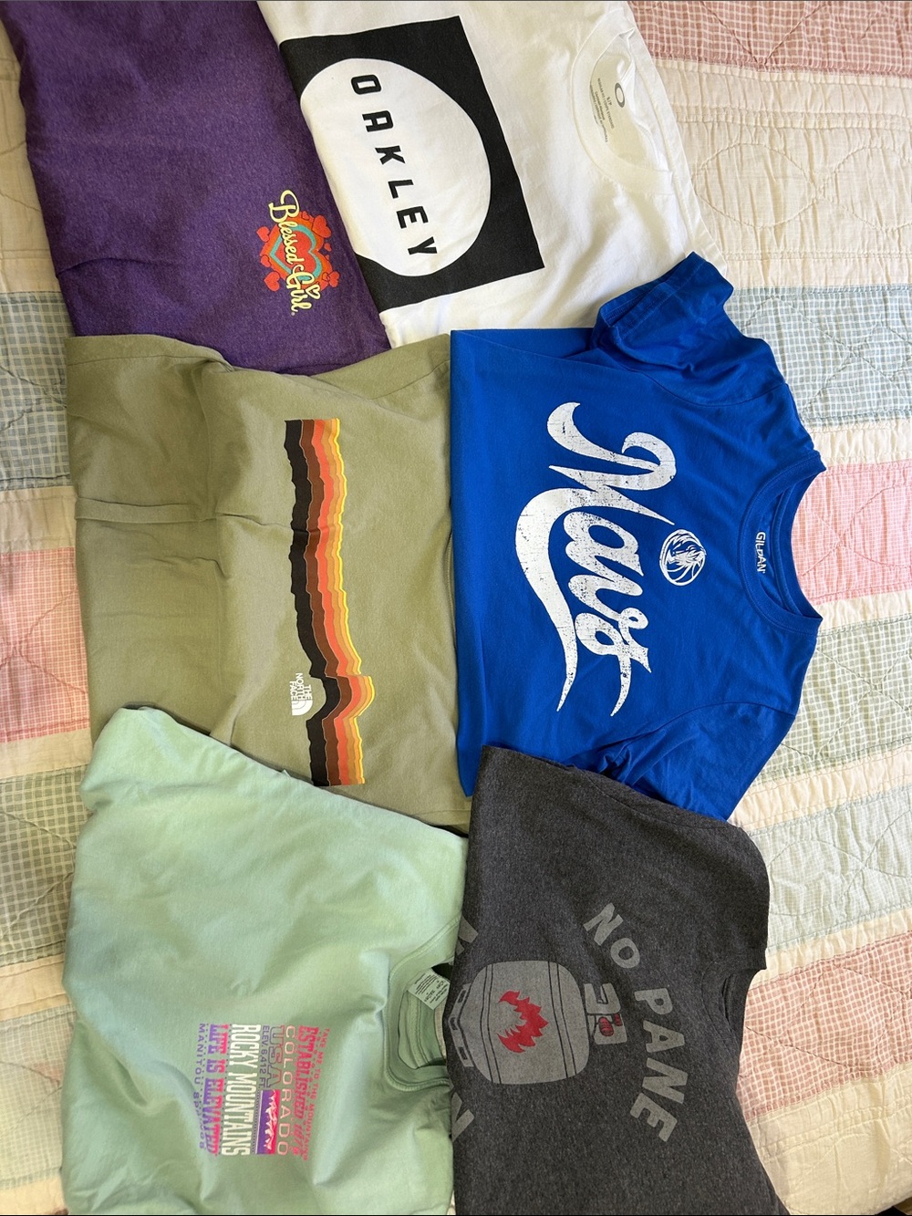 Women’s Graphic Tee -small